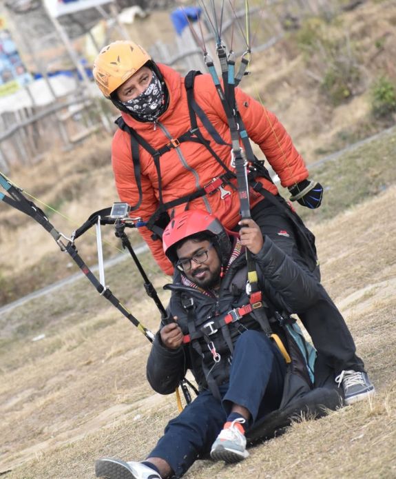 Tandem flight landing in Bir Billing.jpg
